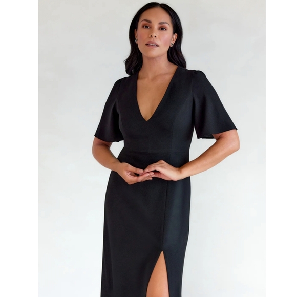 Elegant Black Evening Gown - Picture 3 of 13